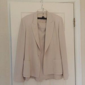 Garfield Marks cream color suit, sz. 14
